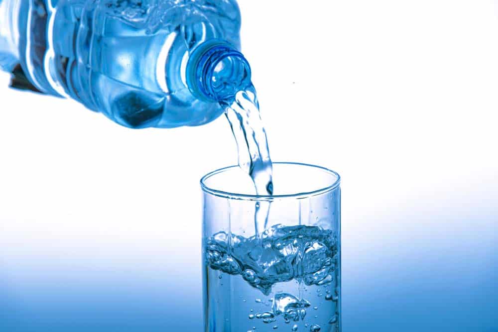 Comparison chart of spring, mineral, and filtered water showing mineral content and electrolyte levels